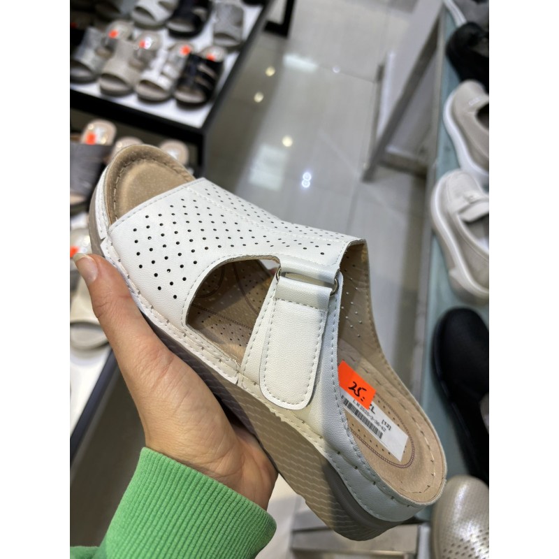 Buty Klapki Damskie (36-41 ,12par) Kolor Jak na zdzięciu