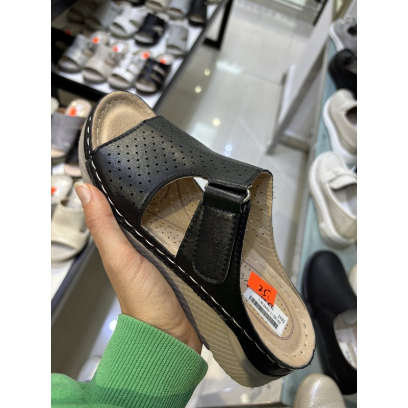 Buty Klapki Damskie (36-41 ,12par) Kolor Jak na zdzięciu