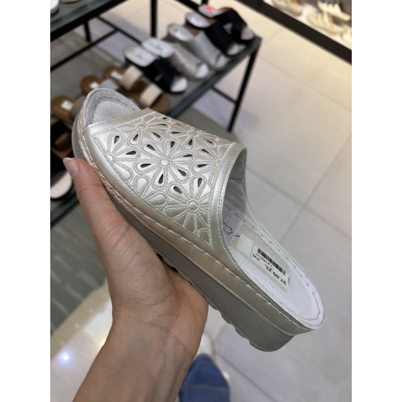 Buty Klapki Damskie (36-41 ,12par) Kolor Jak na zdzięciu