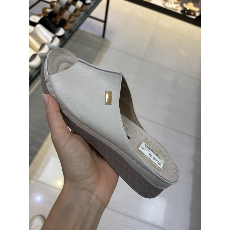 Buty Klapki Damskie (36-41 ,12par) Kolor Jak na zdzięciu
