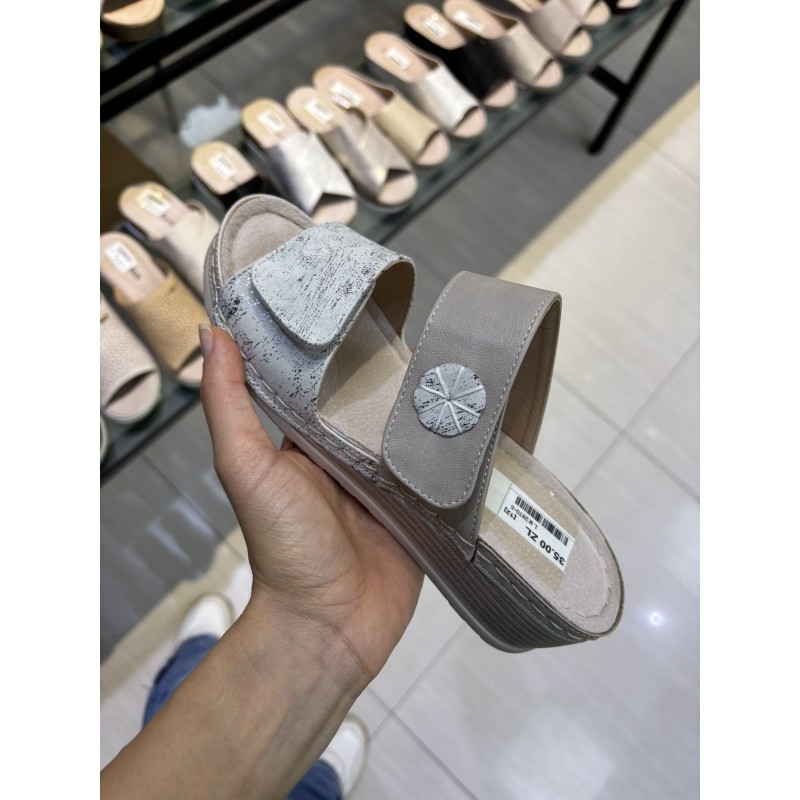 Buty Klapki Damskie (36-41 ,12par) Kolor Jak na zdzięciu