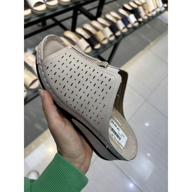 Buty Klapki Damskie (36-41 ,12par) Kolor Jak na zdzięciu