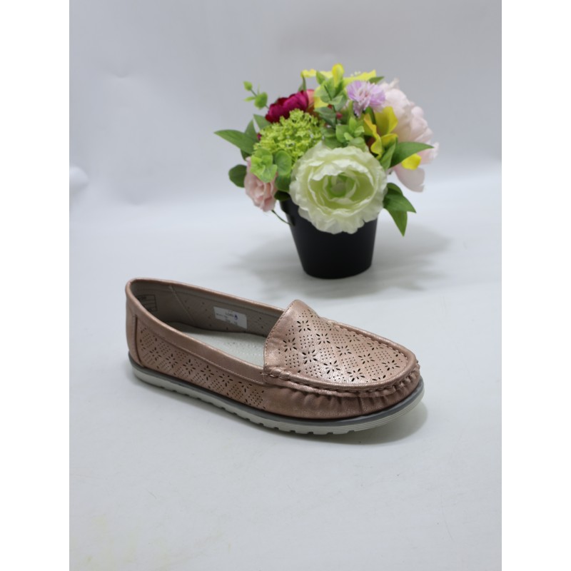 BUTY DAMSKIE. SIZE 36/41 (12 PAR/PACZKA) KOLOR JAK NA ZDZIĘCIU