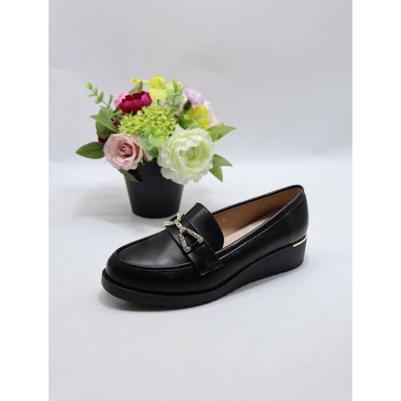 BUTY DAMSKIE. SIZE 33/41 (12 PAR/PACZKA) KOLOR JAK NA ZDZIĘCIU