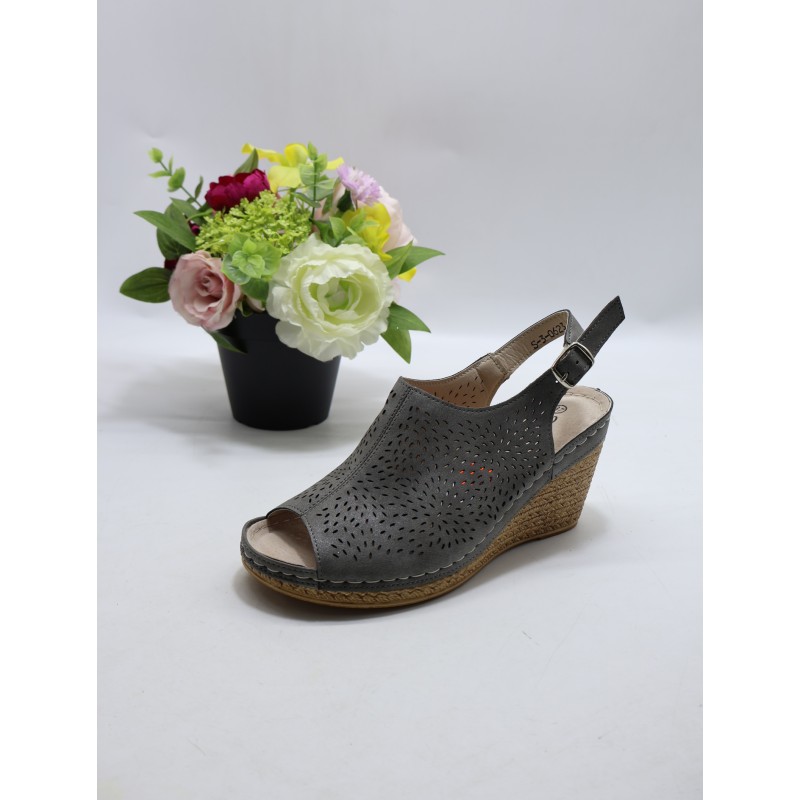 Sandały DAMSKIE . SIZE 36/40 (8 PAR/PACZKA) KOLOR JAK NA ZDZIĘCIU