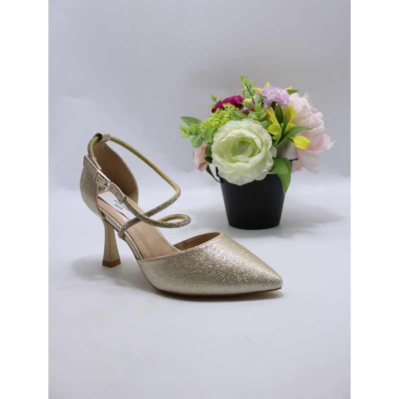 Sandały DAMSKIE . SIZE 36/41 (12 PAR/PACZKA) KOLOR JAK NA ZDZIĘCIU