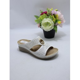 KAPCIE DAMSKIE . SIZE 36/41...