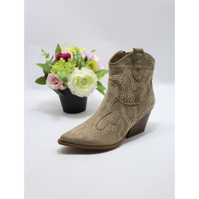 BUTY DAMSKIE. SIZE 36/41 (12 PAR/PACZKA) KOLOR JAK NA ZDZIĘCIU