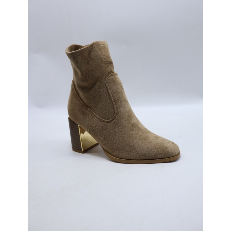 BUTY DAMSKIE. SIZE: 36/41 (12 PAR/PACZKA) KOLOR JAK NA ZDZIĘCIU