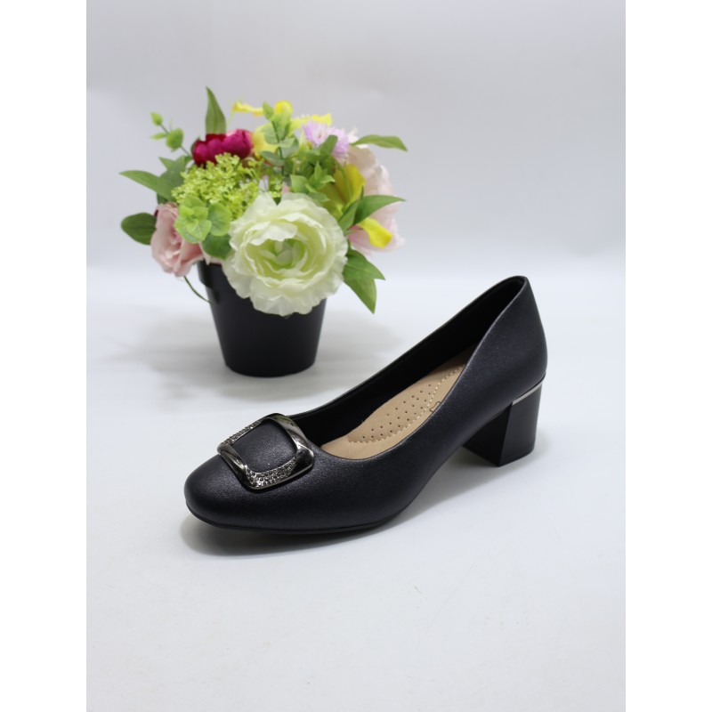 BUTY DAMSKIE. SIZE: 36/41 (12 PAR/PACZKA) KOLOR JAK NA ZDZIĘCIU