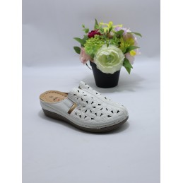 KAPCIE DAMSKIE. SIZE: 36/42...