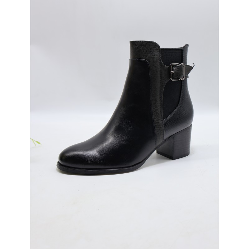 BUTY DAMSKIE . SIZE: 36/41 (12 PAR/PACZKA) KOLOR JAK NA ZDZIĘCIU