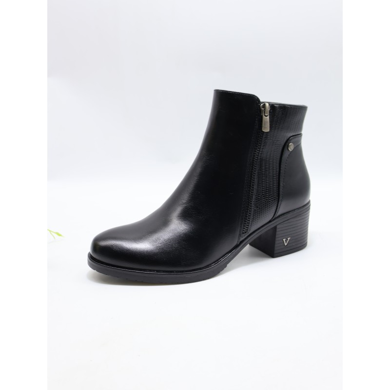 BUTY DAMSKIE . SIZE: 36/41 (12 PAR/PACZKA) KOLOR JAK NA ZDZIĘCIU