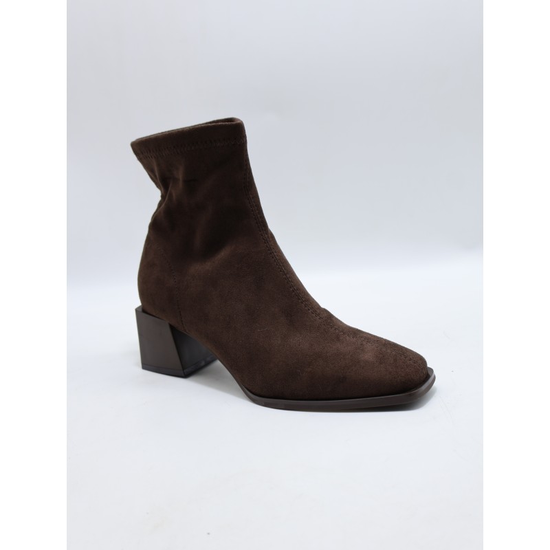 BUTY DAMSKIE . SIZE: 36/41 (12 PAR/PACZKA) KOLOR JAK NA ZDZIĘCIU