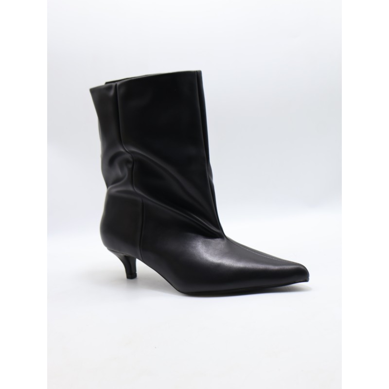 BUTY DAMSKIE . SIZE: 36/41 (12 PAR/PACZKA) KOLOR JAK NA ZDZIĘCIU