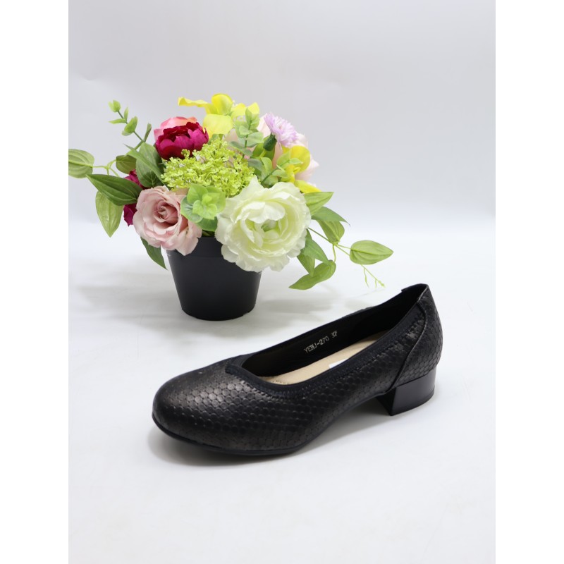 BUTY DAMSKIE . SIZE: 36/41 (12 PAR/PACZKA) KOLOR JAK NA ZDZIĘCIU