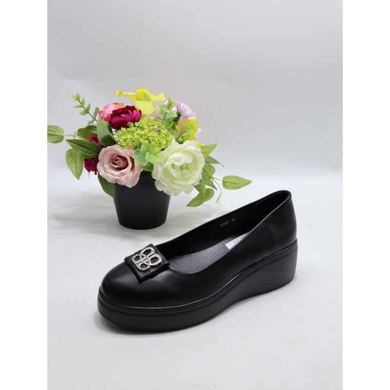 BUTY DAMSKIE . SIZE: 36/41 (12 PAR/PACZKA) KOLOR JAK NA ZDZIĘCIU