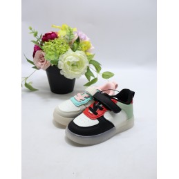 BUTY DZIECIĘCE . SIZE: 21-26 (18 PAR/PACZKA) KOLOR JAK NA ZDZIĘCIU