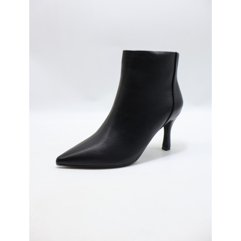 BUTY DAMSKIE . SIZE: 36-41 (12 PAR/PACZKA) KOLOR JAK NA ZDZIĘCIU