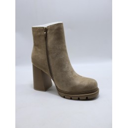 BUTY DAMSKIE . SIZE: 36-41 (12 PAR/PACZKA) KOLOR JAK NA ZDZIĘCIU