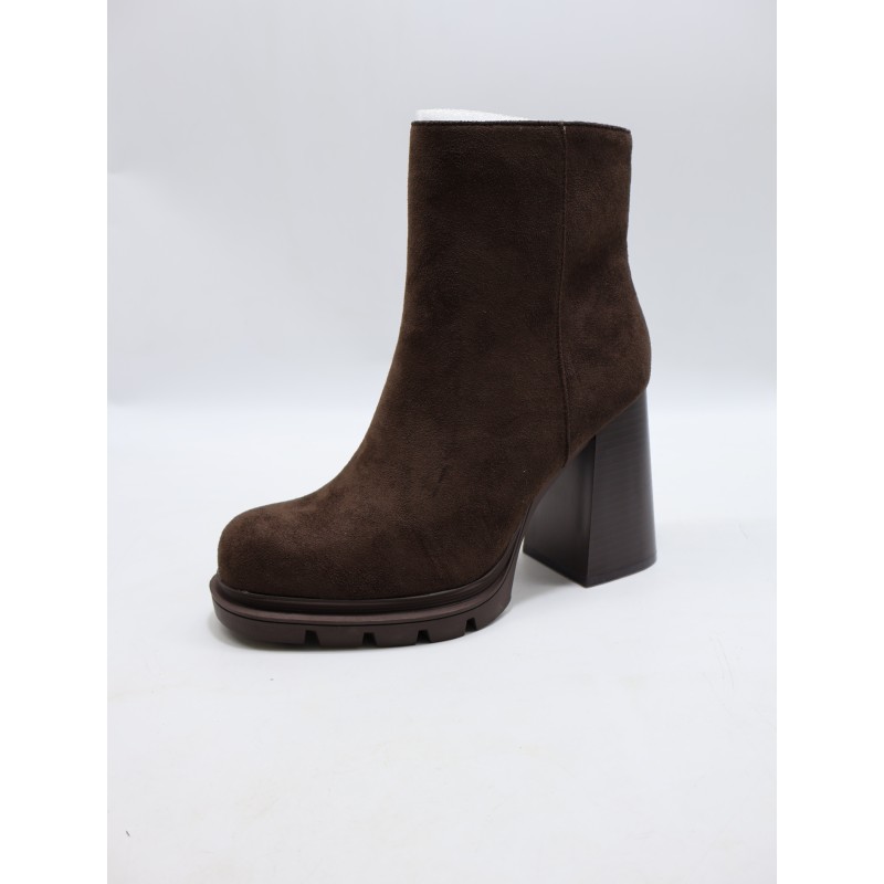 BUTY DAMSKIE . SIZE: 36-41 (12 PAR/PACZKA) KOLOR JAK NA ZDZIĘCIU
