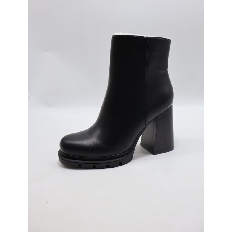 BUTY DAMSKIE . SIZE: 36-41 (12 PAR/PACZKA) KOLOR JAK NA ZDZIĘCIU