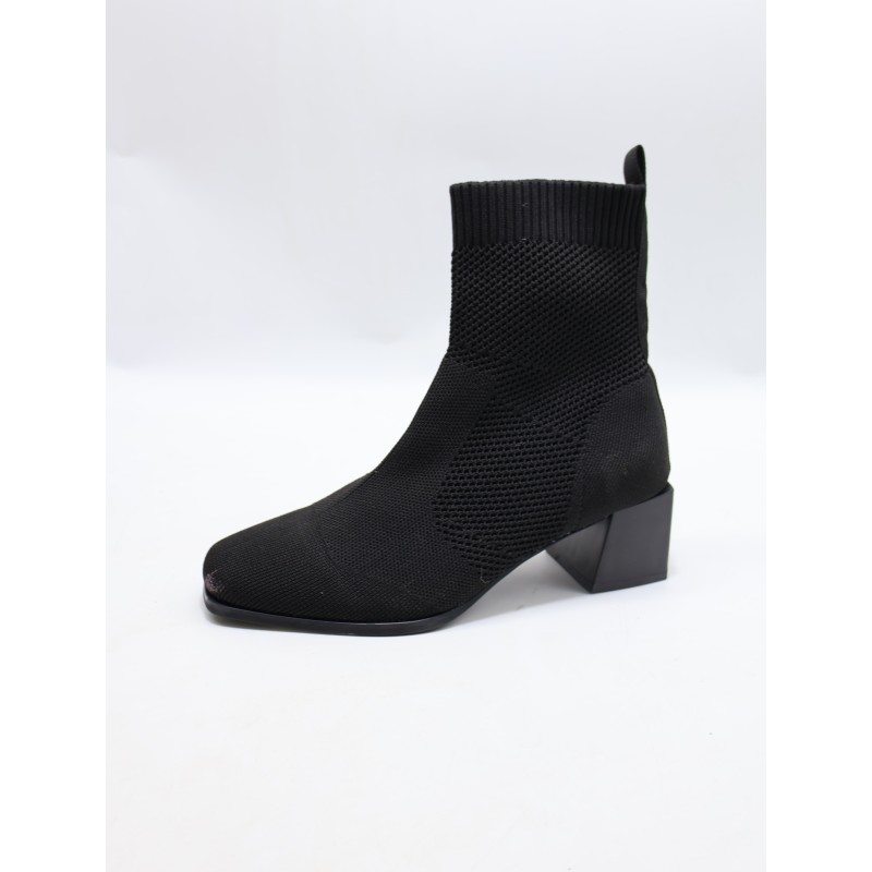 BUTY DAMSKIE .SIZE: 36-41 (12 PAR/PACZKA) KOLOR JAK NA ZDZIĘCIU.