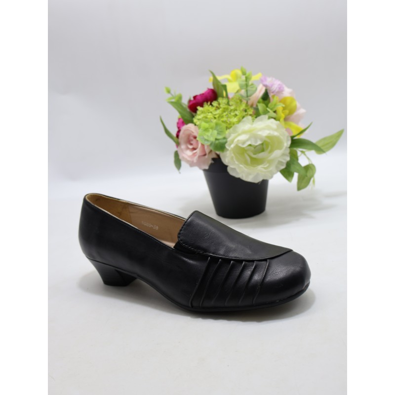 BUTY DAMSKIE. SIZE: 36/41 (12 PAR/PACZKA) KOLOR JAK NA ZDZIĘCIU