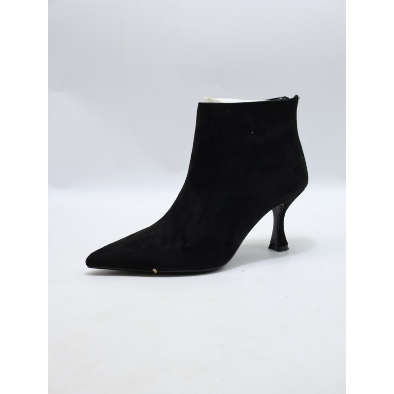 BUTY DAMSKIE. SIZE: 36/41 (12 PAR/PACZKA) KOLOR JAK NA ZDZIĘCIU
