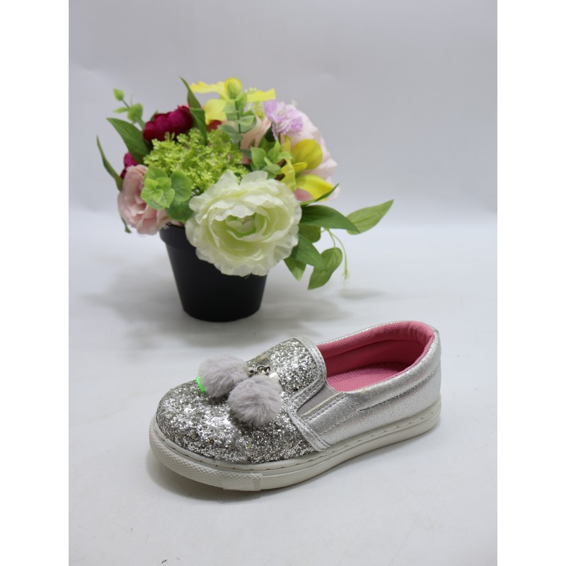 BUTY DZIECIĘCE. SIZE: 30/35 (12 PAR/PACZKA) KOLOR JAK NA ZDZIĘCIU