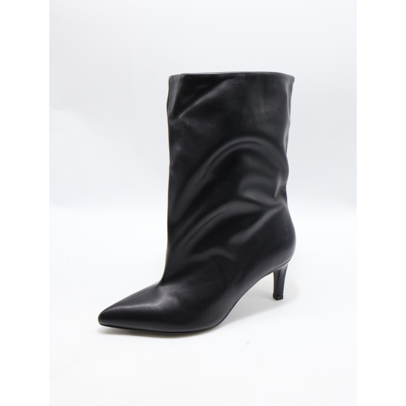 BOTKI DAMSKIE. SIZE: 36/41 (12 PAR/PACZKA) KOLOR JAK NA ZDZIĘCIU