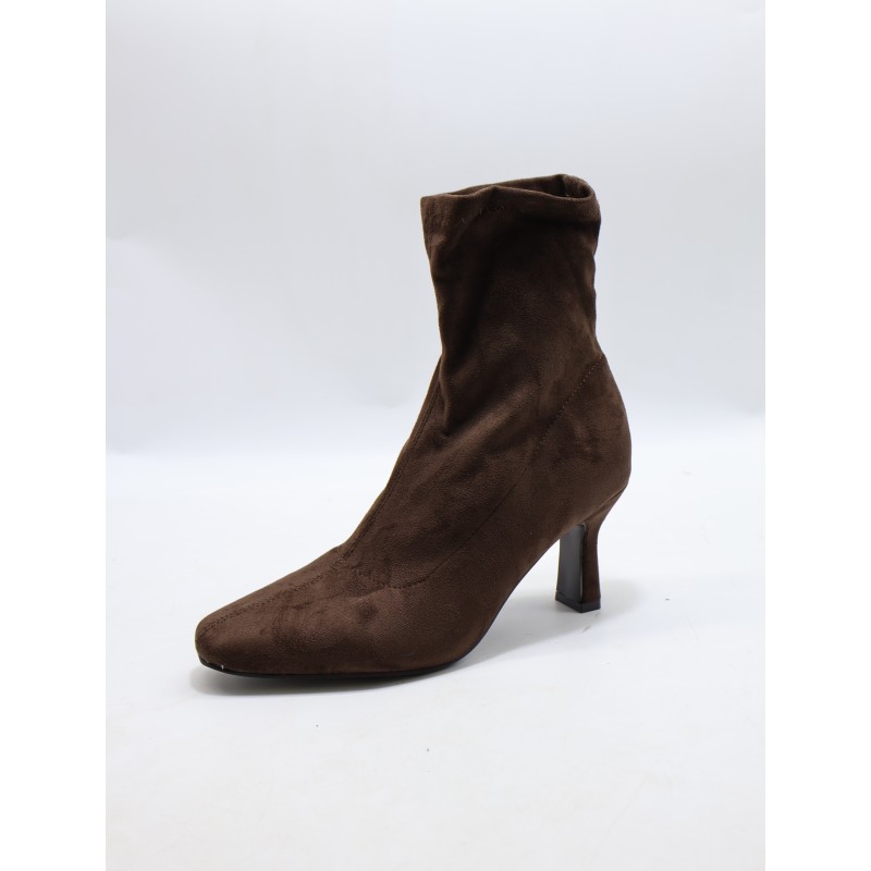 BUTY DAMSKIE. SIZE: 36/41 (12 PAR/PACZKA) KOLOR JAK NA ZDZIĘCIU