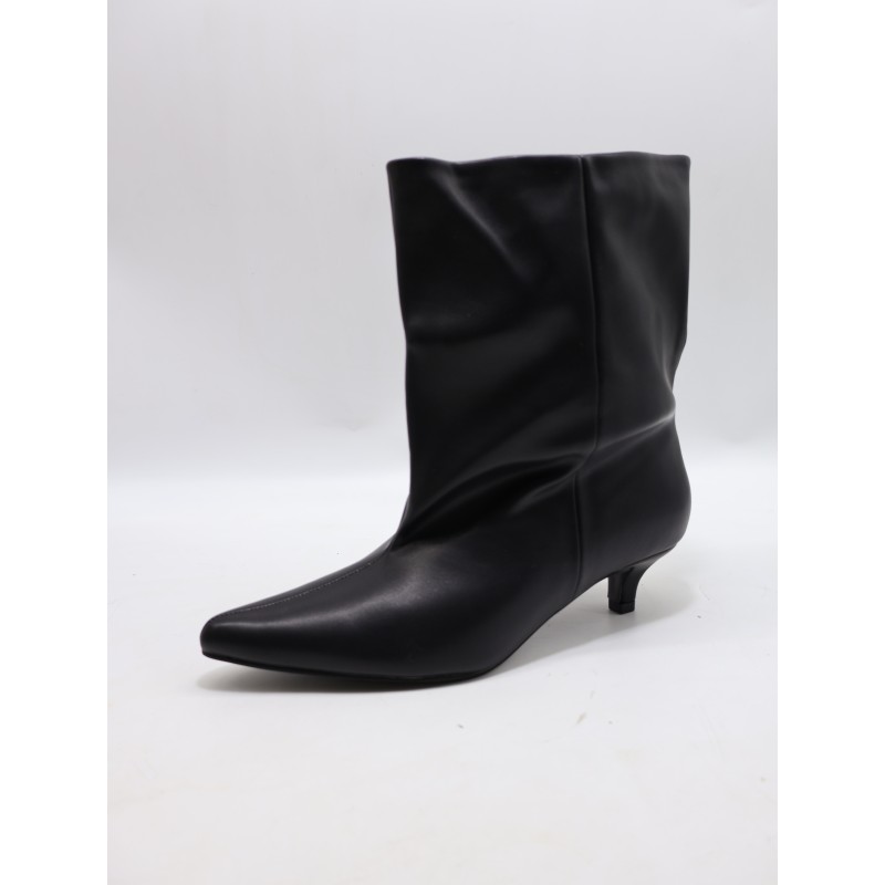 BUTY DAMSKIE. SIZE: 36/41 (12 PAR/PACZKA) KOLOR JAK NA ZDZIĘCIU