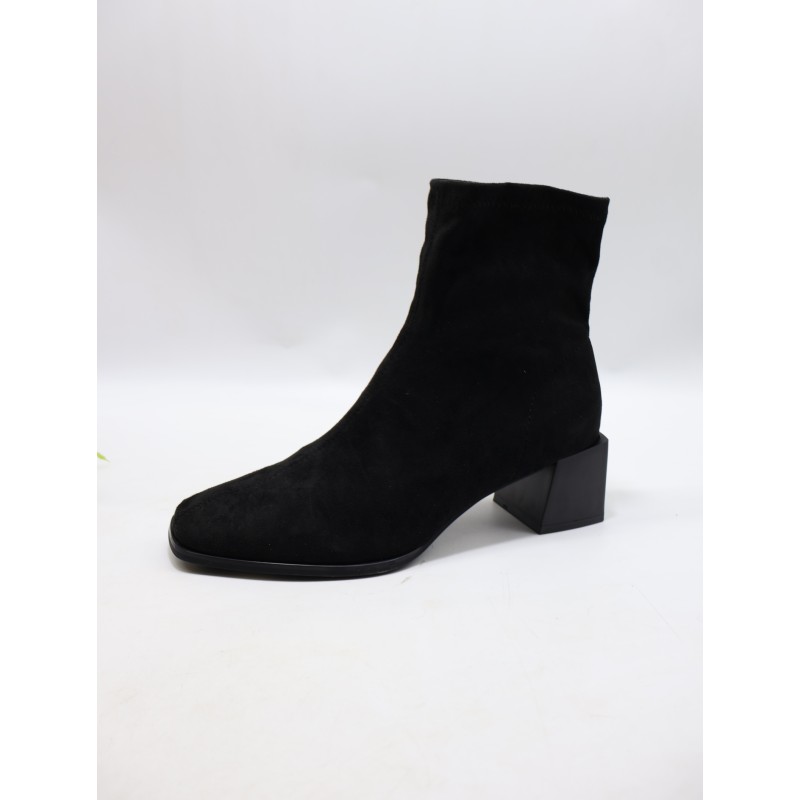 BUTY DAMSKIE. SIZE: 36/41 (12 PAR/PACZKA) KOLOR JAK NA ZDZIĘCIU