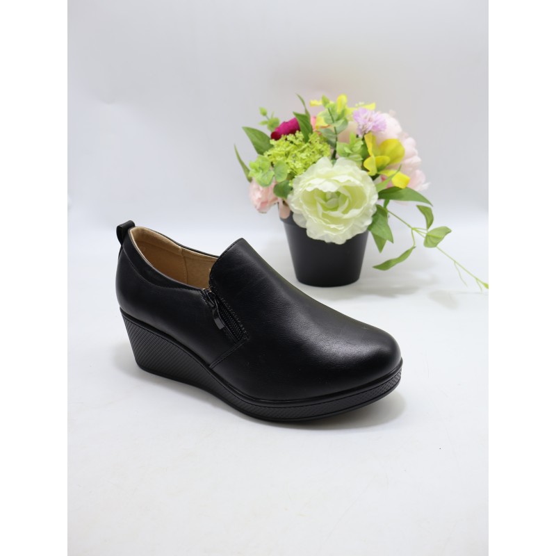 BUTY DAMSKIE. SIZE: 36/41 (12 PAR/PACZKA) KOLOR JAK NA ZDZIĘCIU