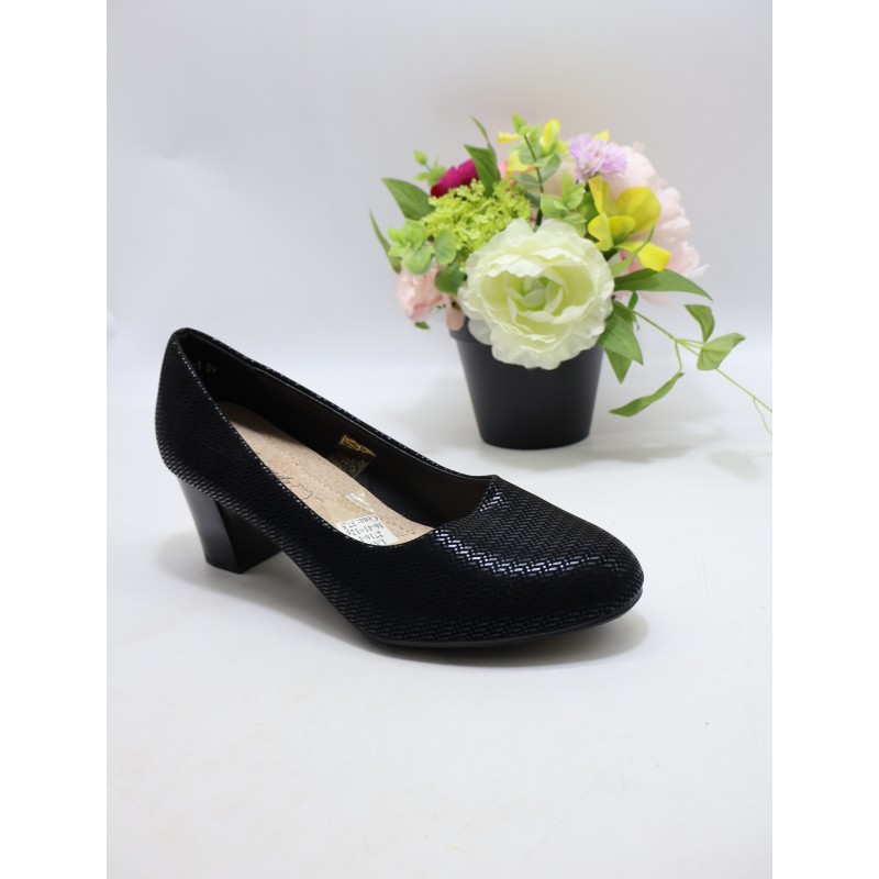 BUTY DAMSKIE. SIZE: 36/41 (12 PAR/PACZKA) KOLOR JAK NA ZDZIĘCIU
