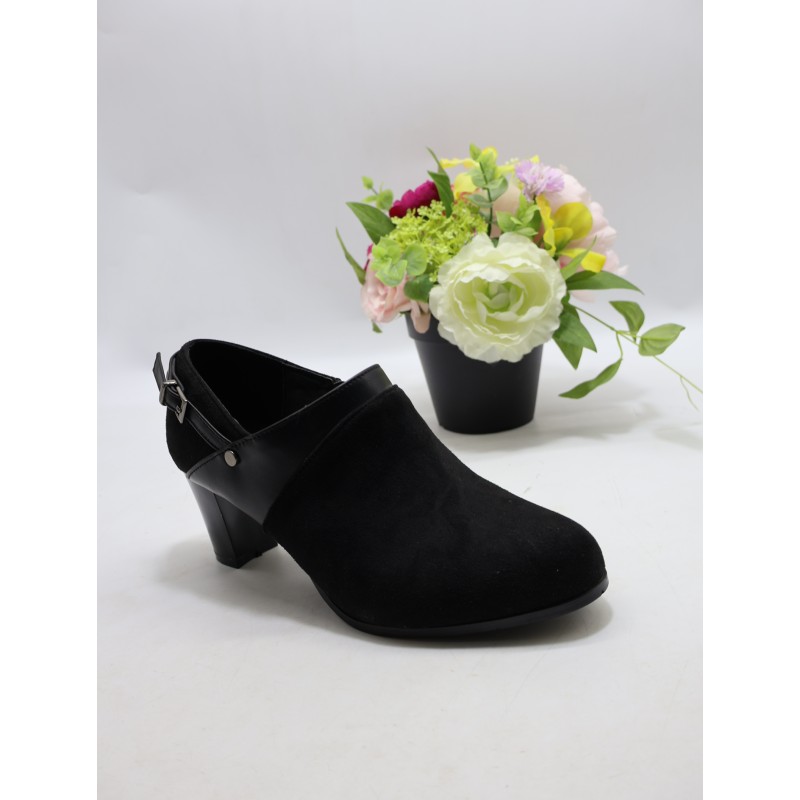 BUTY DAMSKIE. SIZE: 36/41 (12 PAR/PACZKA) KOLOR JAK NA ZDZIĘCIU