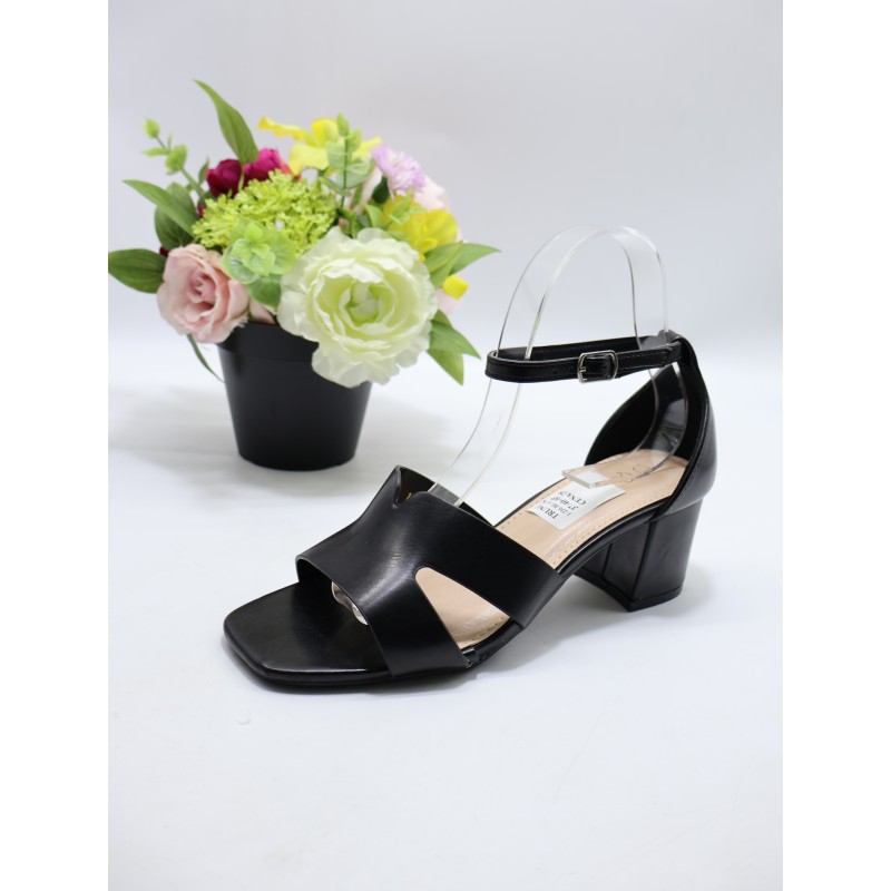 SANDAŁY DAMSKIE. Size: 37/40 (8 par/paczka) Kolor jak na zdzięciu